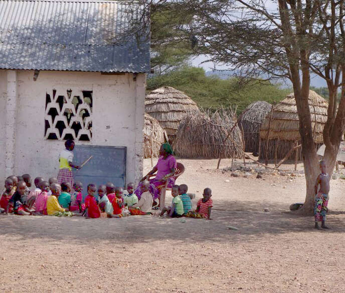 Schule in einem Dorf in Afrika